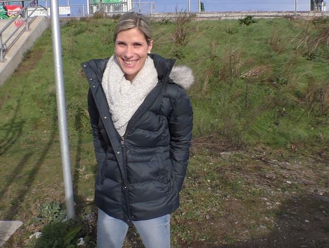 MellyBunnyLuder Porno Video: Im Carsharing Auto musste ich bla*en! Es war das letzte Auto im ganzen Umkreis!